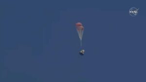 स्पेसएक्स ने पैराशूट आपूर्तिकर्ता का अधिग्रहण किया