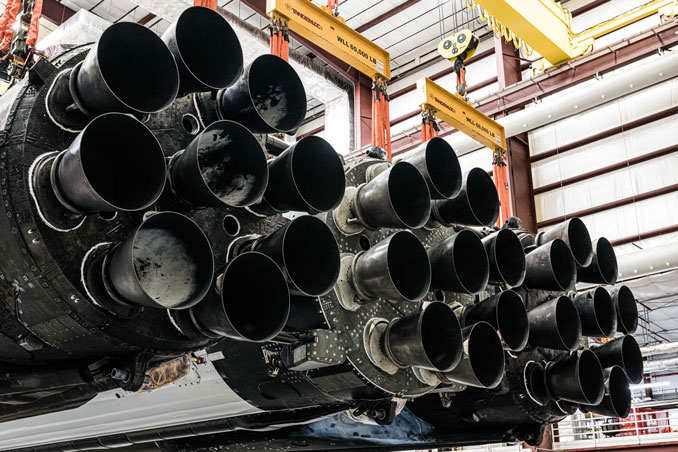SpaceX izvaja statični požarni test pred peto izstrelitvijo Falcon Heavy leta 2023