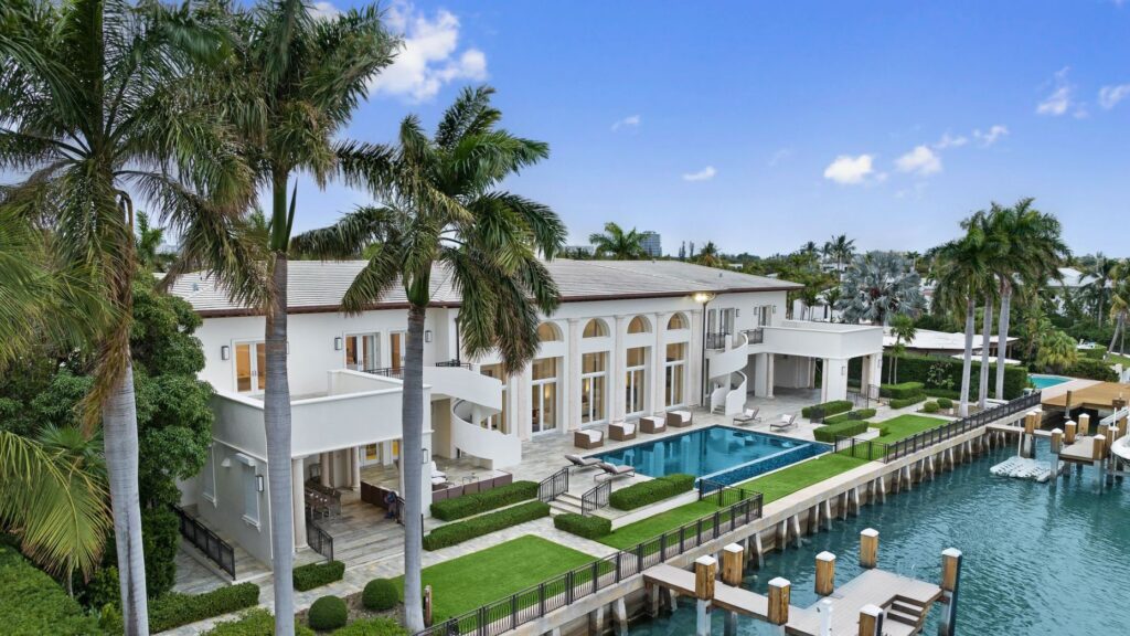 Extensas mansões à beira-mar em Miami por US$ 36 milhões