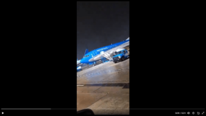 Fırtına Buenos Aires şehrini ve havaalanını vurdu; bir Aerolineas Arjantin Boeing 737-700'e zarar verdi