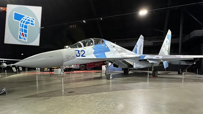 Su-27 Flanker در موزه USAF در حال نمایش است که در اصل وارد شده تا برای اکتشاف نفت استفاده شود
