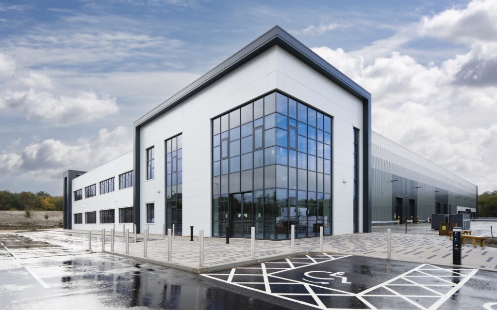 Bæredygtig Gatwick Airport Warehouse - Logistics Business® Mag