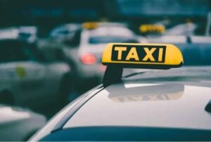 رانندگان تاکسی در فرودگاه بروکسل علیه پیشنهاد امتحان اجباری زبان هلندی دست به اعتصاب زدند