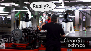 Справжній шок в історії "Робот атакує робітника фабрики Tesla" - CleanTechnica