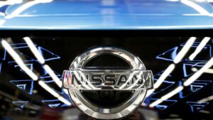 ZDA začele preiskavo več kot 450,000 vozil Nissan zaradi pomislekov o okvari motorja - Autoblog