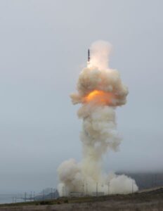 MDA dos EUA realiza primeiro teste de interceptação com atualização de reforço de estágio selecionado