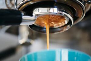 ما هو القاسم المشترك بين البراكين وصناعة القهوة، فيزياء العزف على الديدجيريدو – عالم الفيزياء