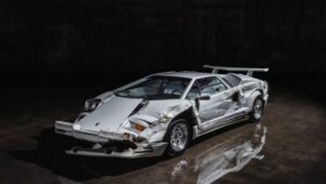 Ødelagte Lamborghini Countach fra 'Wolf of Wall Street' klarer ikke å selge i Abu Dhabi - Autoblogg