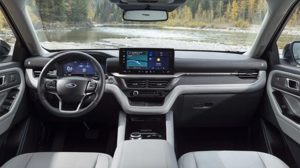 2025 Ford Explorer نئے چہرے، نئی ٹیکنالوجی اور آسان لائن اپ کے ساتھ ڈیبیو کرتا ہے۔