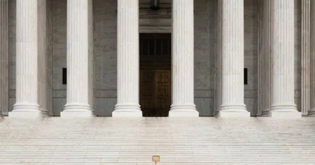 Vista frontal del edificio de la Corte Suprema