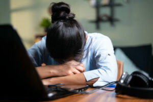 69% dintre angajați au spus că s-au confruntat cu burnout în 2023
