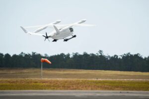 Hava Kuvvetlerinin elektrikli uçak testi simüle edilmiş yaralı tahliyesiyle sona erdi