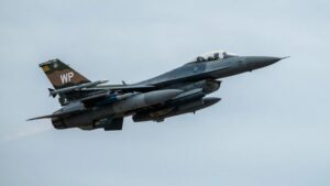 Opnieuw is een Amerikaanse F-16 neergestort in de Gele Zee. Piloot veilig uitgeworpen.
