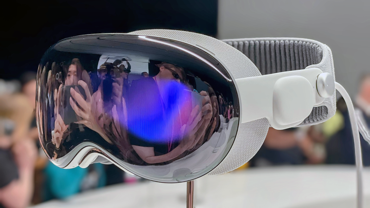 Apple Vision Pro: デジタルクラウンが現実を調整する