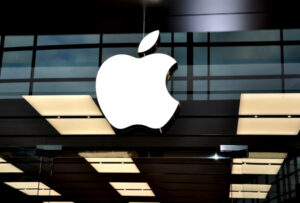 Az Apple iPhone-ja kemény verseny mellett vezeti a kínai technológiai versenyt