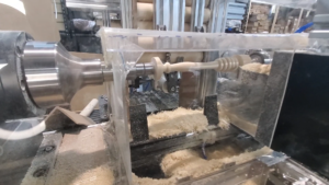 Die CNC-Drehmaschine mit automatischer Zuführung kurbelt Teile ganz von selbst aus