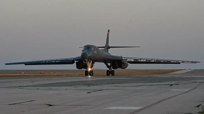 B-1B-flyg pausade vid Ellsworth AFB när kraschutredningen fortsätter