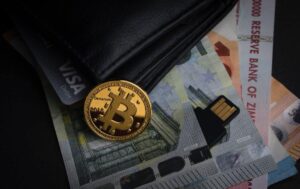 Bitcoin og Ethereum: Bitcoin holder over $43500