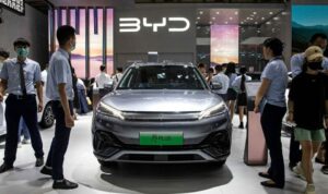 چین کی BYD ٹیسلا کو پیچھے چھوڑ کر دنیا کی سب سے بڑی الیکٹرک کار بنانے والی کمپنی بن گئی - TechStartups