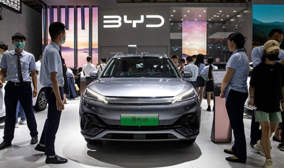 BYD چین با پیشی گرفتن از تسلا به بزرگترین سازنده خودروهای الکتریکی جهان تبدیل شد - TechStartups