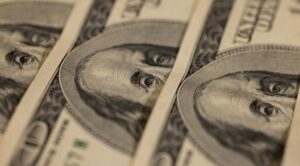 Menguraikan Dampak De-dolarisasi pada Industri Perbankan dan Pembayaran
