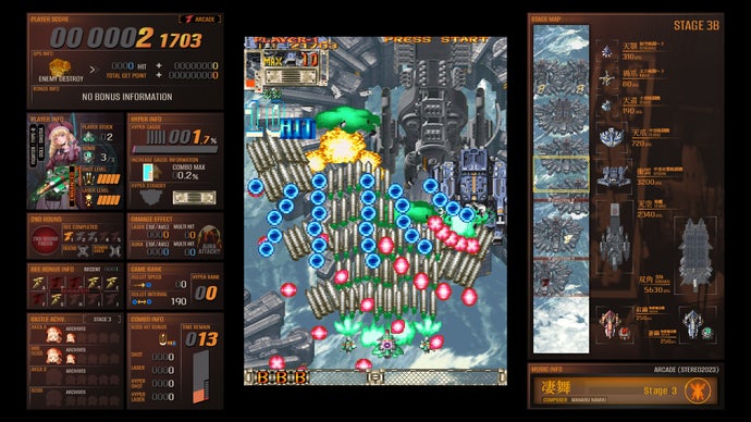 Ένα στιγμιότυπο οθόνης που δείχνει το παιχνίδι στο παιχνίδι σκοποβολής DoDonPachi Blissful Death Re:Incarnation στην αρχική λειτουργία arcade του. Η οθόνη είναι γεμάτη σφαίρες καθώς ο παίκτης κινείται μέσα από τις οθόνες κλεισίματος του σταδίου 3.