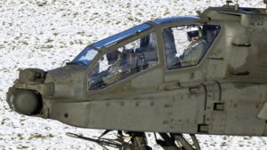 オランダのAH-64Dアパッチヘリコプターに別れを告げる