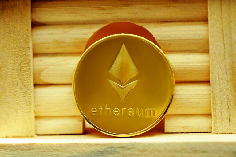 Ethereums pris stiger, når Bitcoin Spot ETF'er lanceres; Ether ETF'er på horisonten?