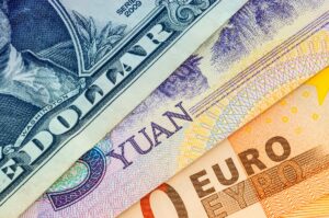 Euro pomppii 1.08500:aan hawkilaisen EKP:n kannan jälkeen Davosissa