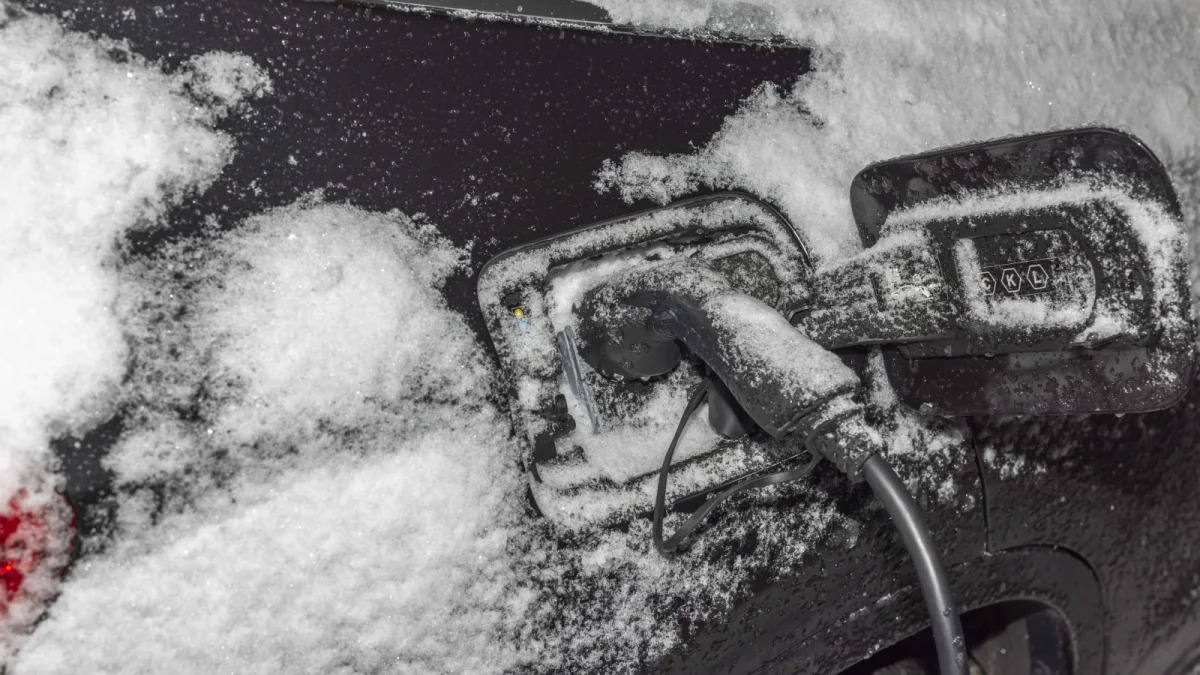 Vse, kar morajo lastniki električnih vozil vedeti o težavah z mrzlim vremenom, in nasveti za čim večji doseg vožnje - Autoblog