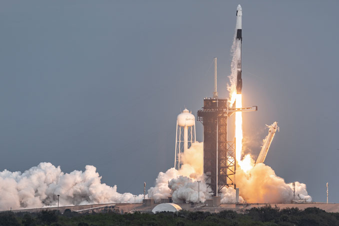 Falcon 9 відправляє екіпаж Axiom у космос для комерційного візиту на МКС