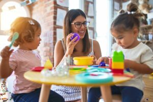 Как бесплатная программа раннего обучения обучает малышей, родителей-подростков и их семьи - EdSurge News