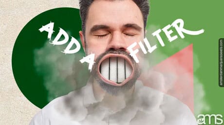 hombre con un filtro de aire en la boca