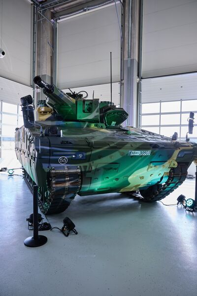 IAV 2024 : la Hongrie arme ses IFV Lynx de munitions de rôdage Hero