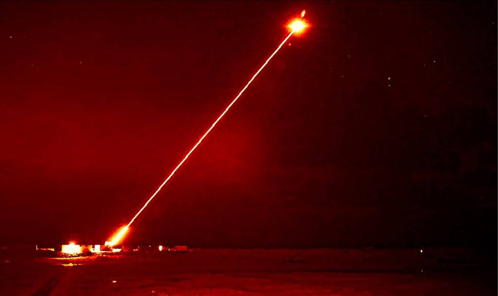 Yang pertama, Inggris menjatuhkan drone udara dengan uji tembakan dari laser DragonFire
