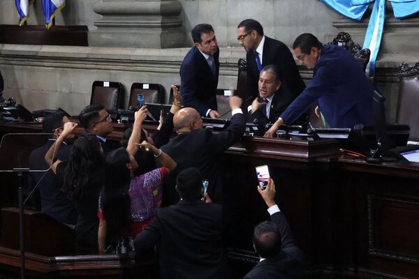 Indsættelsen af ​​Guatemalas nye præsident kulminerer en periode med høj spænding og usikkerhed 2