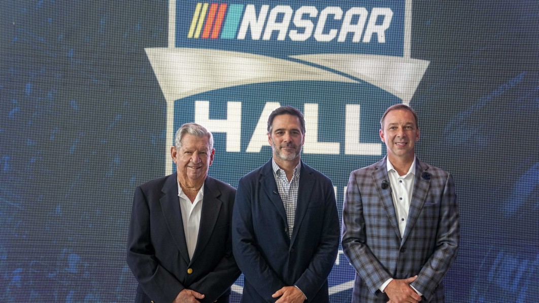Johnson og Knaus går passende ind i NASCAR Hall of Fame sammen - Autoblog