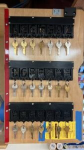 Obeski za ključe in stojalo za ključe #3DTetrtek #3DPiskanje