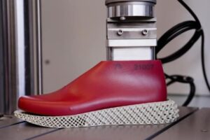 Lace-up your 3D printed shoes and run faster, reducing noise from passenger aircraft – Physics World