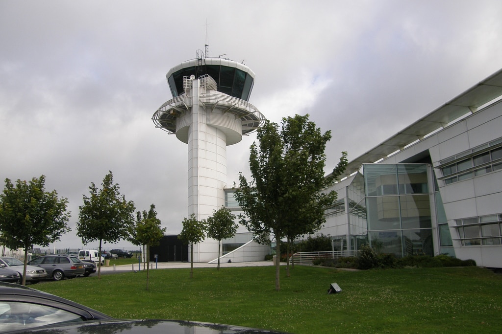 Lynet treffer kontrolltårnet i Brest: alle flyvninger kansellert til tirsdag
