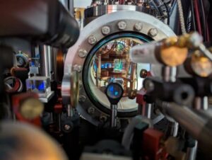 Masinõpe eemaldab külma aatomiga katsetest vaeva – füüsikamaailm