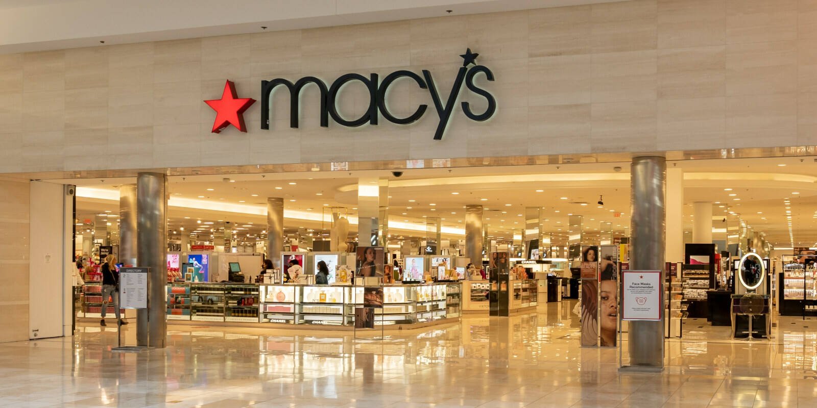 Macy's in Sunglass Hut sta tožila zaradi aretacije zaradi prepoznavanja obraza