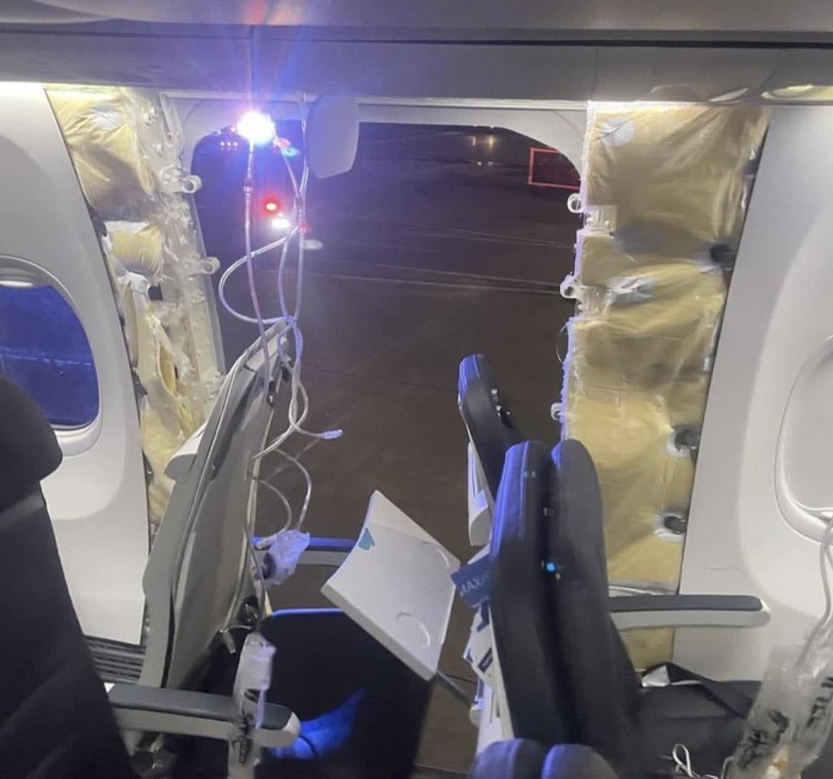 תגובות רבות לאחר אובדן חלון ולוח גוף במטוס אלסקה בואינג 737 MAX 9: בואינג משתפת פעולה, FAA הורתה על הארקה, התערבות של עורכי דין,...