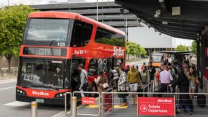 Bandara Melbourne menginginkan lebih banyak bus karena sengketa jalur kereta api berlarut-larut