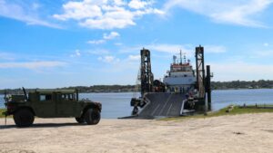 নৌবাহিনী FY25 চুক্তি পুরস্কারের জন্য ল্যান্ডিং শিপ মিডিয়াম প্রস্তাব গ্রহণ করছে