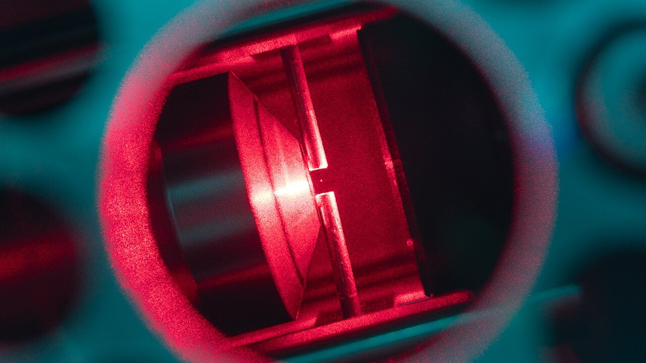 Fysiker identifierar förbisedd osäkerhet i verkliga experiment som optisk pincett