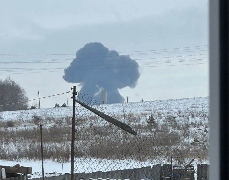 L'Ilyushin Il-76 militare russo si schianta nella regione di Belgorod, in Russia