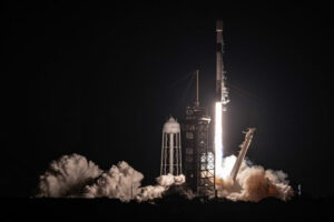 SpaceX запускає першу із запланованих послідовних місій Falcon 9 Starlink
