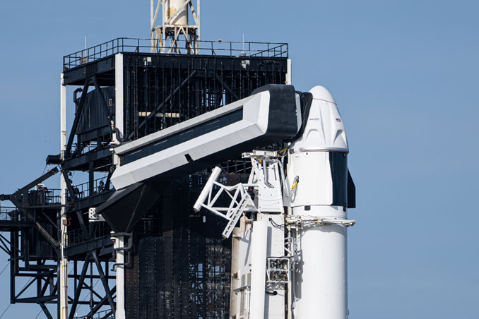 SpaceX, 우주 정거장으로의 상업용 비행을 위해 Falcon 9 준비