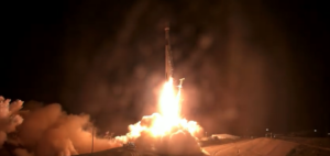 Le premier lancement du Falcon 9 de SpaceX en 2024 comprend les 6 premiers satellites Starlink directement vers la cellule